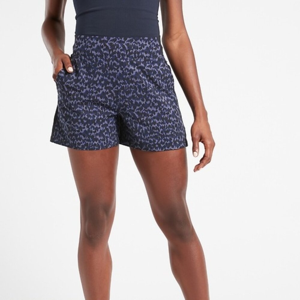 Athleta Brooklyn Printed Short size 24 Allure Navy Print